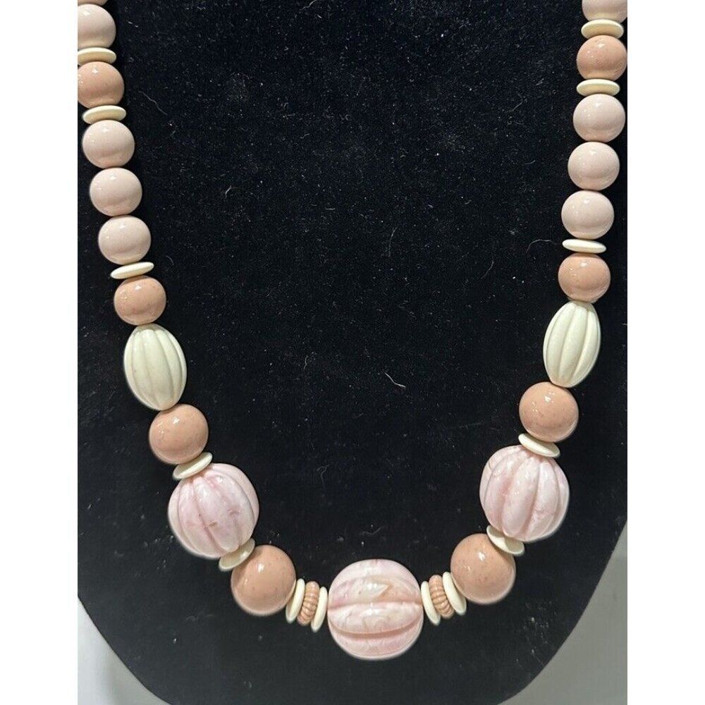 VINTAGE Avon Burst of Spring Pink Marbled Beaded Necklace 1988 Book Textured 28"
